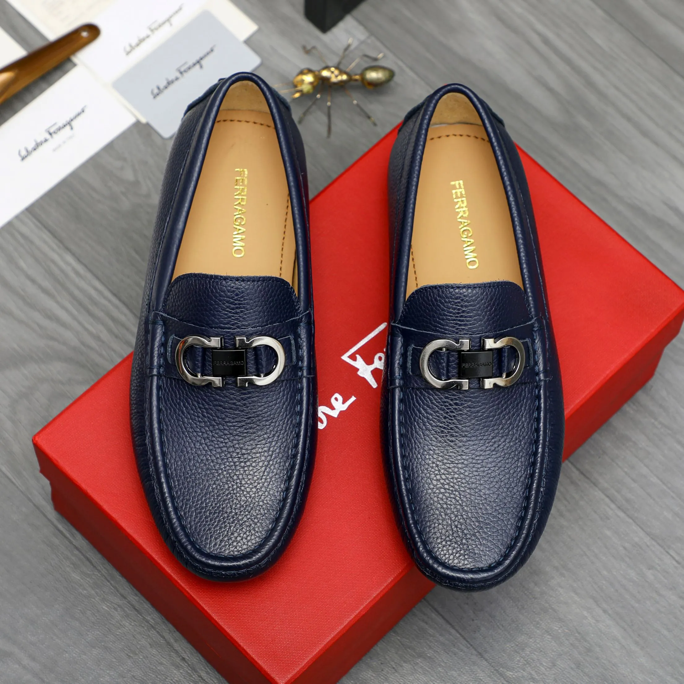 Men's shoes 💰p420 Product trademark: Ferragamo " Ferragamo ] Casual slip-on men's shoes Regular size: 38-44 Product materials: Selected pebbled cowhide upper, sheepskin lining, original rubber outsole